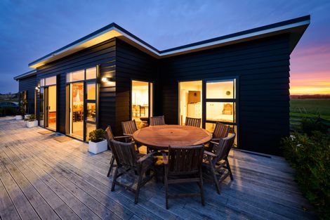 Photo of property in 567 Lethbridge Road, Halcombe, 4775