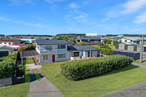 Photo of property in 35 Shortt Street, Foxton Beach, Foxton, 4815