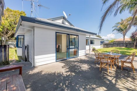 Photo of property in 11 Checketts Place, Papamoa Beach, Papamoa, 3118