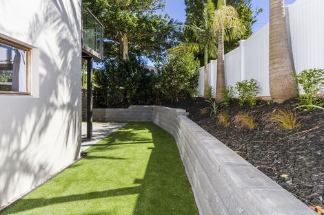 Photo of property in 1/23 Beach Road, Castor Bay, Auckland, 0620