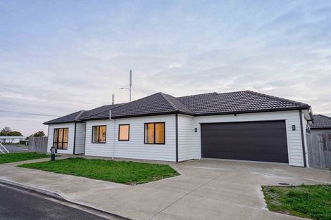 Photo of property in 2 Darley Way, Papakura, 2110