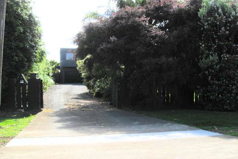 Photo of property in 24 Kiwi Esplanade, Mangere Bridge, Auckland, 2022