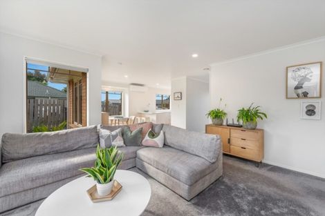 Photo of property in 18 Mews Place, Forest Lake, Hamilton, 3200