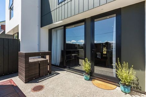 Photo of property in 2/6 Oswald Crescent, Paparangi, Wellington, 6037