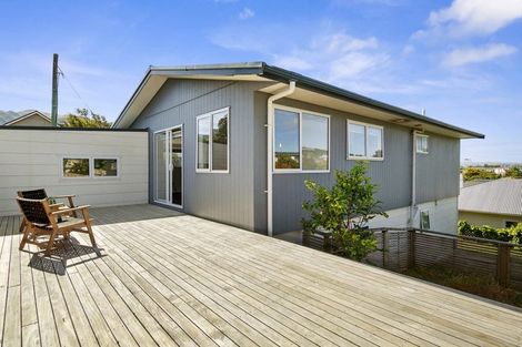 Photo of property in 2 Bell Street, Tawa, Wellington, 5028