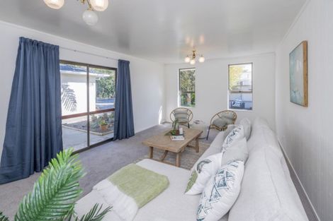 Photo of property in 10 Graham Grove, Waikanae, 5036