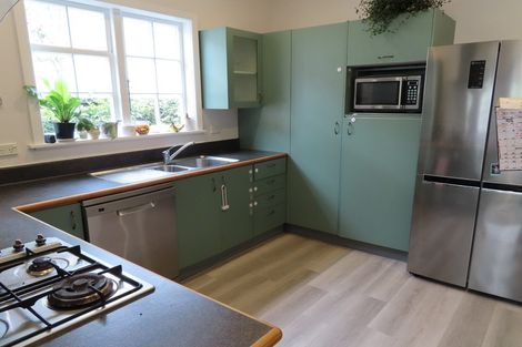 Photo of property in 43 Saint Ronans Avenue, Waterloo, Lower Hutt, 5011