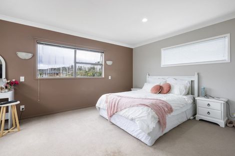 Photo of property in 82a Kirton Drive, Riverstone Terraces, Upper Hutt, 5018