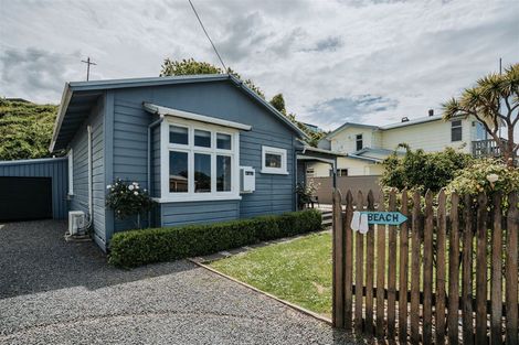 Photo of property in 14 Moana Street, Kaka Point, 9271