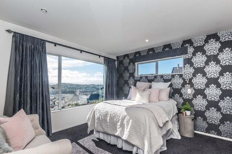 Photo of property in 35 Meadowcroft Grove, Johnsonville, Wellington, 6037