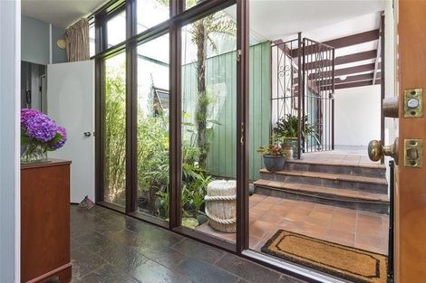 Photo of property in 103 Cascades Road, Pakuranga Heights, Auckland, 2010