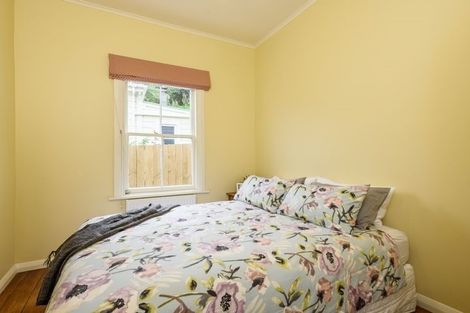 Photo of property in 12 Rixon Grove, Mount Victoria, Wellington, 6011