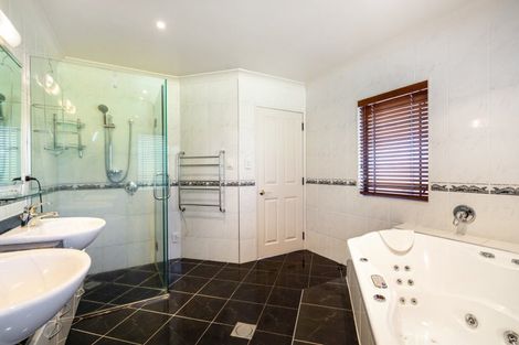 Photo of property in 156 Redoubt Road, Flat Bush, Auckland, 2019