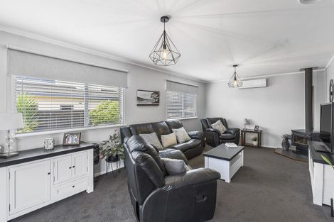 Photo of property in 61 Robbies Road, Shelly Park, Auckland, 2014