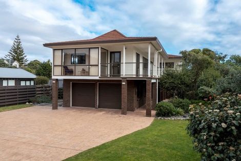 Photo of property in 36 Eruini Street, Waikanae Beach, Waikanae, 5036