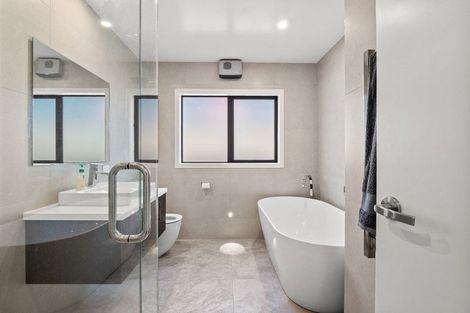 Photo of property in 17 Howden Drive, Jacks Point, 9371