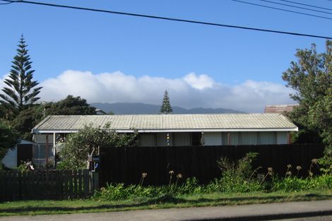 Photo of property in 44 Field Way, Waikanae Beach, Waikanae, 5036