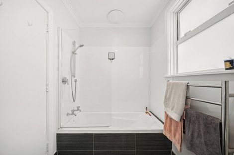 Photo of property in 20 Huntingdon Street, Northland, Wellington, 6012