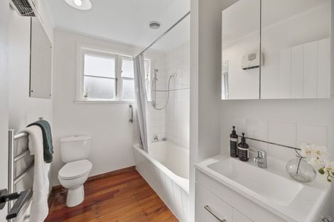 Photo of property in 32 Palmerston Road, Havelock North, 4130