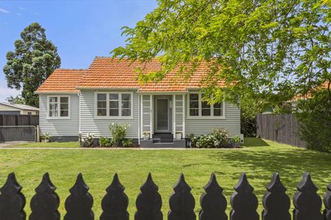 Photo of property in 82 Alfred Street, Fairfield, Hamilton, 3214