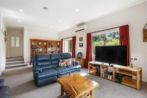 Photo of property in 17 Woodridge Avenue, Northcross, Auckland, 0630