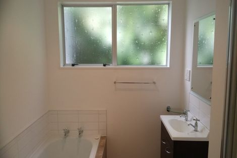 Photo of property in 5a Robert Street, Newlands, Wellington, 6037