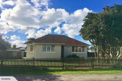 Photo of property in 35 Philomel Crescent, Bayswater, Auckland, 0622