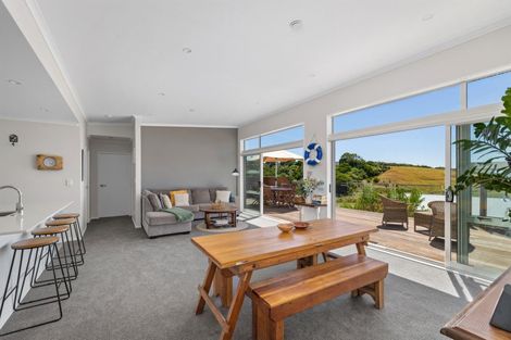 Photo of property in 5 Tama Road, Riversdale Beach, Masterton, 5872