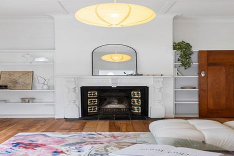 Photo of property in 202 Queen Street, Northcote Point, Auckland, 0627