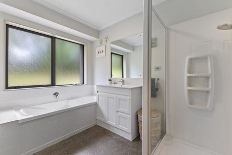 Photo of property in 71 Kaipara Road, Papakura, 2582