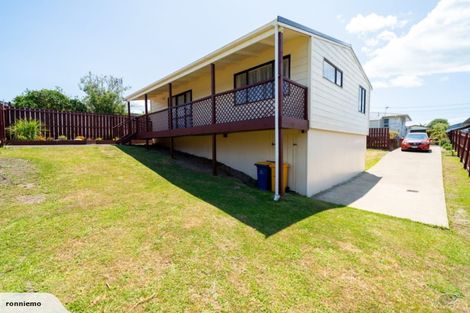 Photo of property in 2/60 Titoki Street, Te Atatu Peninsula, Auckland, 0610