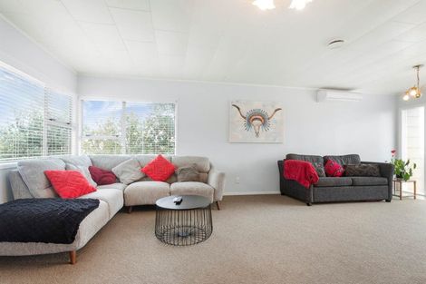Photo of property in 11 Denver Avenue, Sunnyvale, Auckland, 0612