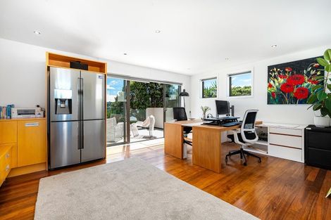 Photo of property in 8 Nevay Road, Karaka Bays, Wellington, 6022