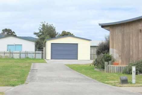 Photo of property in 18 Surf Street, Whitianga, 3510
