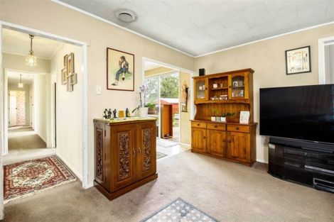 Photo of property in 71 Chilcott Road, Henderson, Auckland, 0612