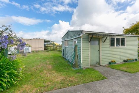 Photo of property in 15 Alfred Road, Egmont Village, New Plymouth, 4371