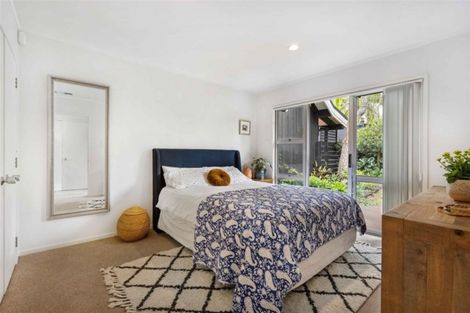 Photo of property in 1/41 Ravenwood Drive, Forrest Hill, Auckland, 0620