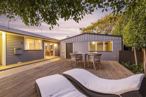 Photo of property in 1/60 Selwyn Crescent, Forrest Hill, Auckland, 0620