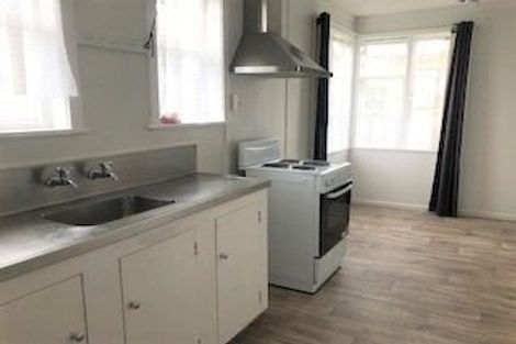 Photo of property in 1/3 Fruitvale Road, New Lynn, Auckland, 0600