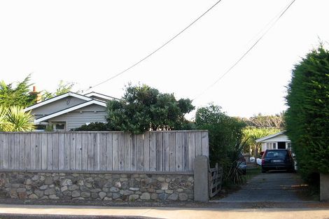 Photo of property in 20 Rauparaha Street, Waikanae Beach, Waikanae, 5036