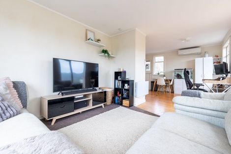 Photo of property in 11 Dorset Grove, Cannons Creek, Porirua, 5024