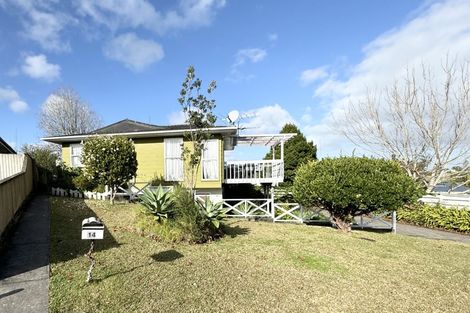 Photo of property in 14 Vina Place, Massey, Auckland, 0614