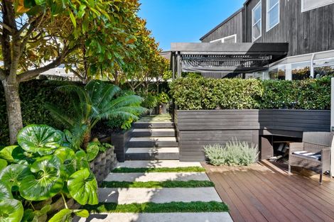 Photo of property in 1/19 Heathcote Road, Castor Bay, Auckland, 0620