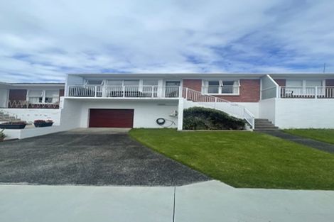 Photo of property in 2/18 Westwell Road, Belmont, Auckland, 0622