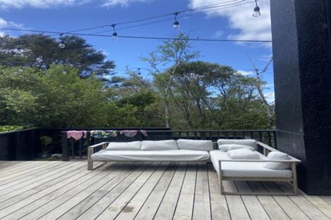 Photo of property in 17 Fairmount Road, Titirangi, Auckland, 0604