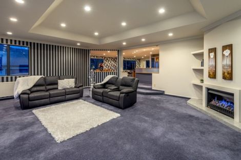 Photo of property in 47 Quadrant Heights, Paraparaumu, 5032