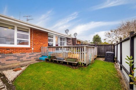 Photo of property in 3/50 Old Lake Road, Narrow Neck, Auckland, 0624