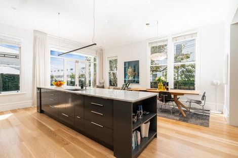 Photo of property in 18 Austin Street, Mount Victoria, Wellington, 6011