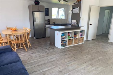 Photo of property in 2/33 Penion Drive, Flat Bush, Auckland, 2023