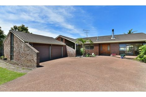 Photo of property in 32 Walton Street, Red Beach, 0932